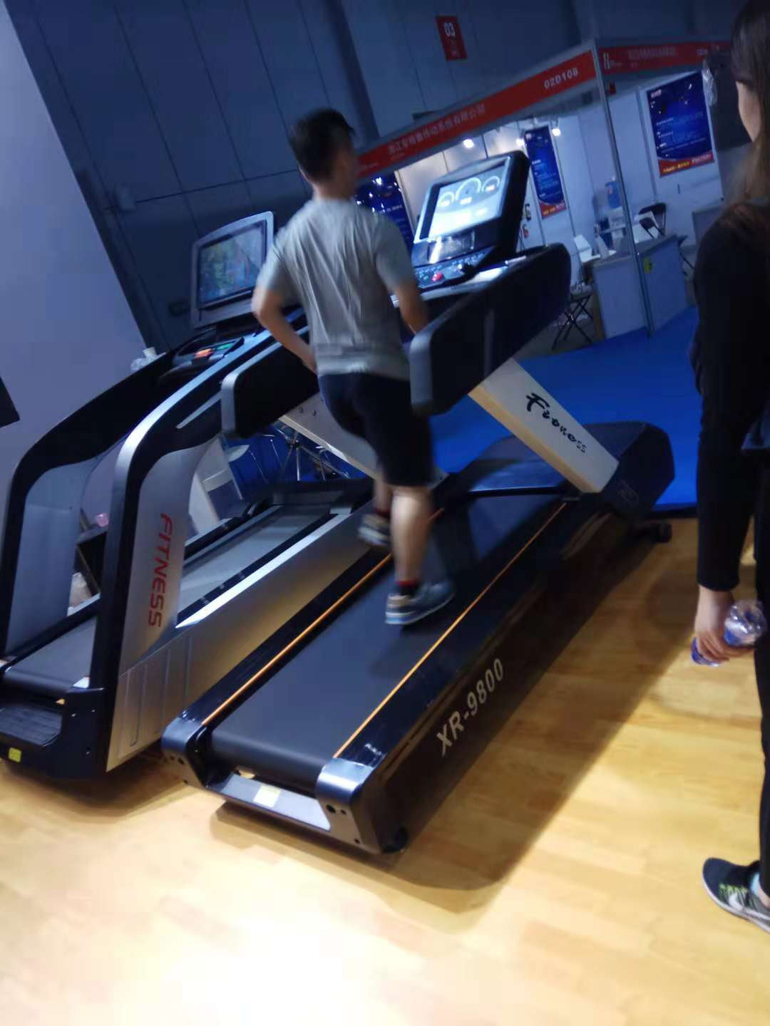 Electric Running Machine Folding Treadmill with Led Screen Xr9800 Commercial Treadmill